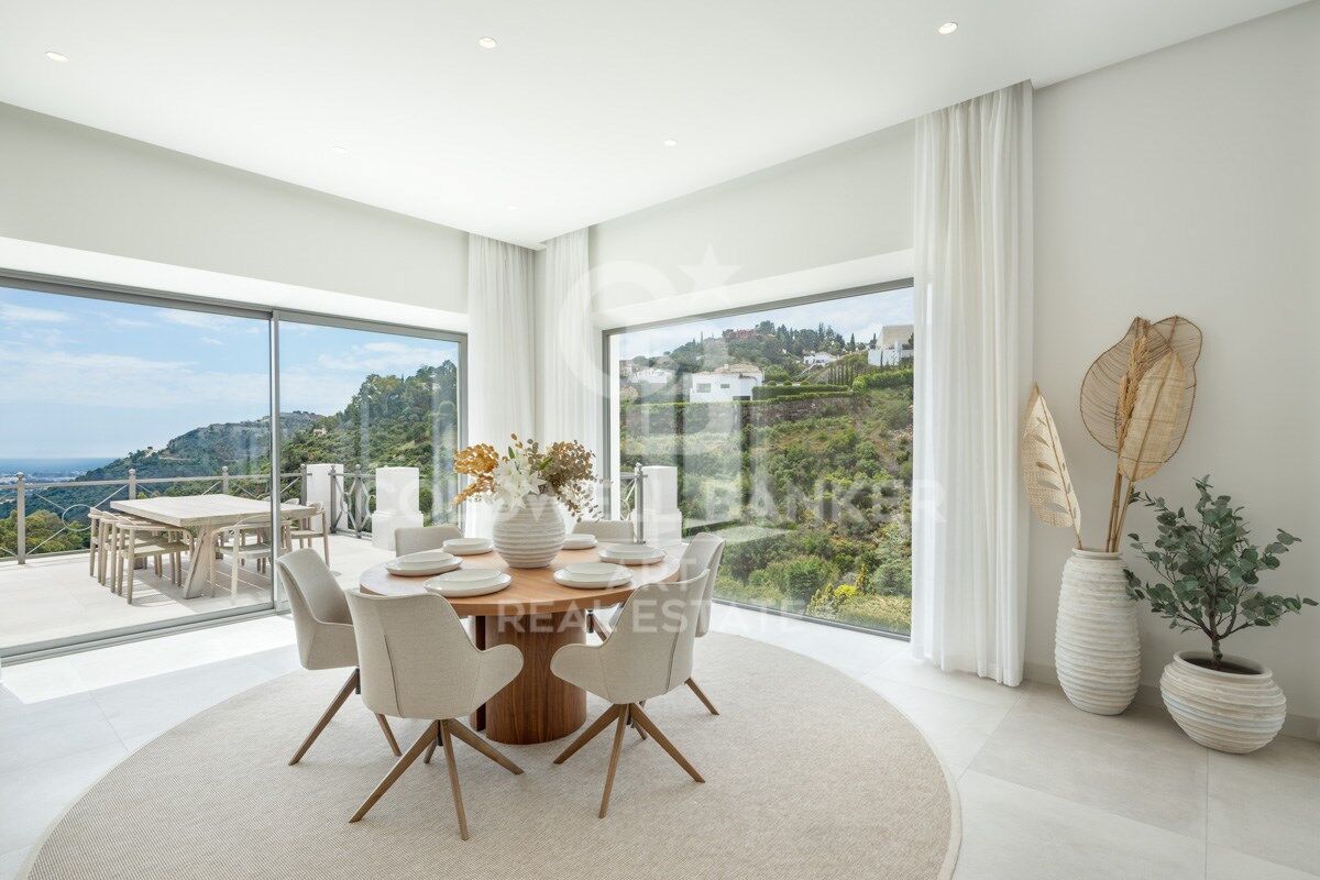 Elegant Andalusian-Contemporary Mansion with Panoramic Sea Views in El Madroñal, Benahavís