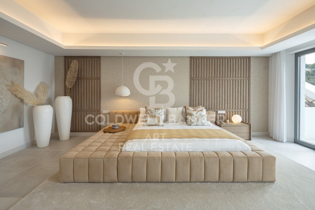 Elegant Andalusian-Contemporary Mansion with Panoramic Sea Views in El Madroñal, Benahavís