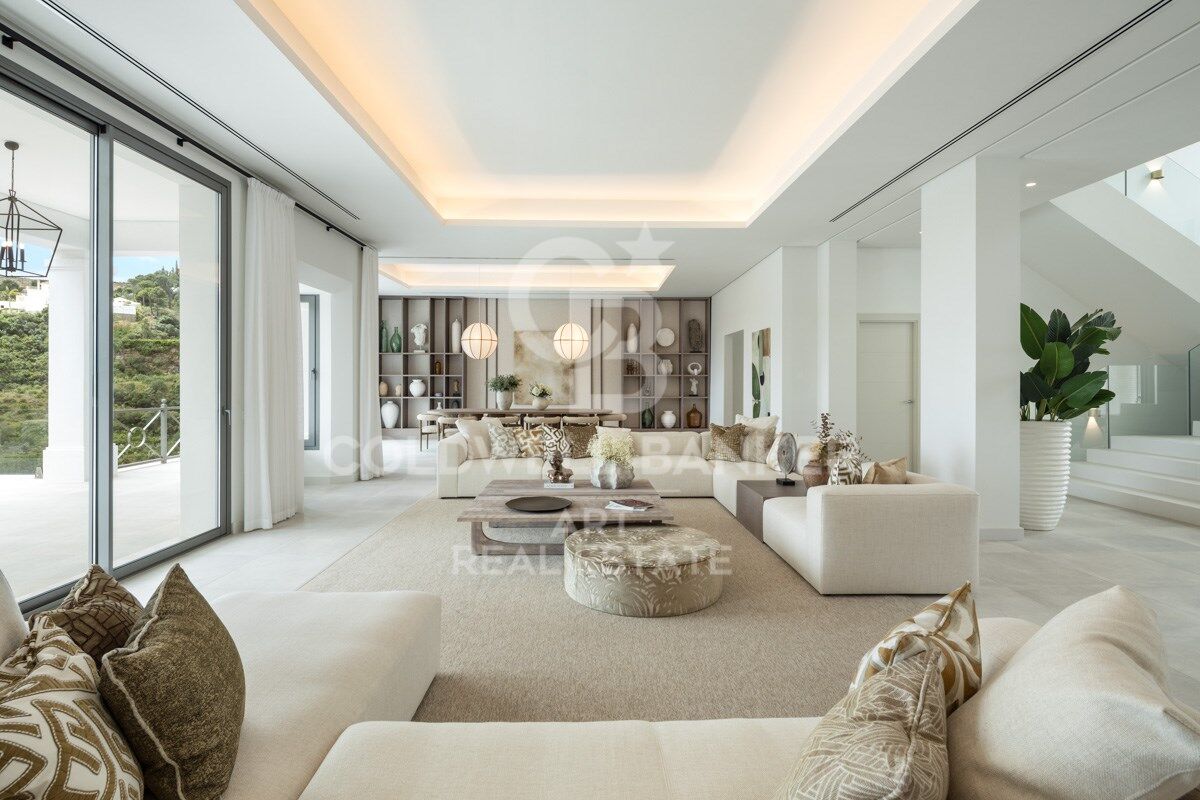 Elegant Andalusian-Contemporary Mansion with Panoramic Sea Views in El Madroñal, Benahavís
