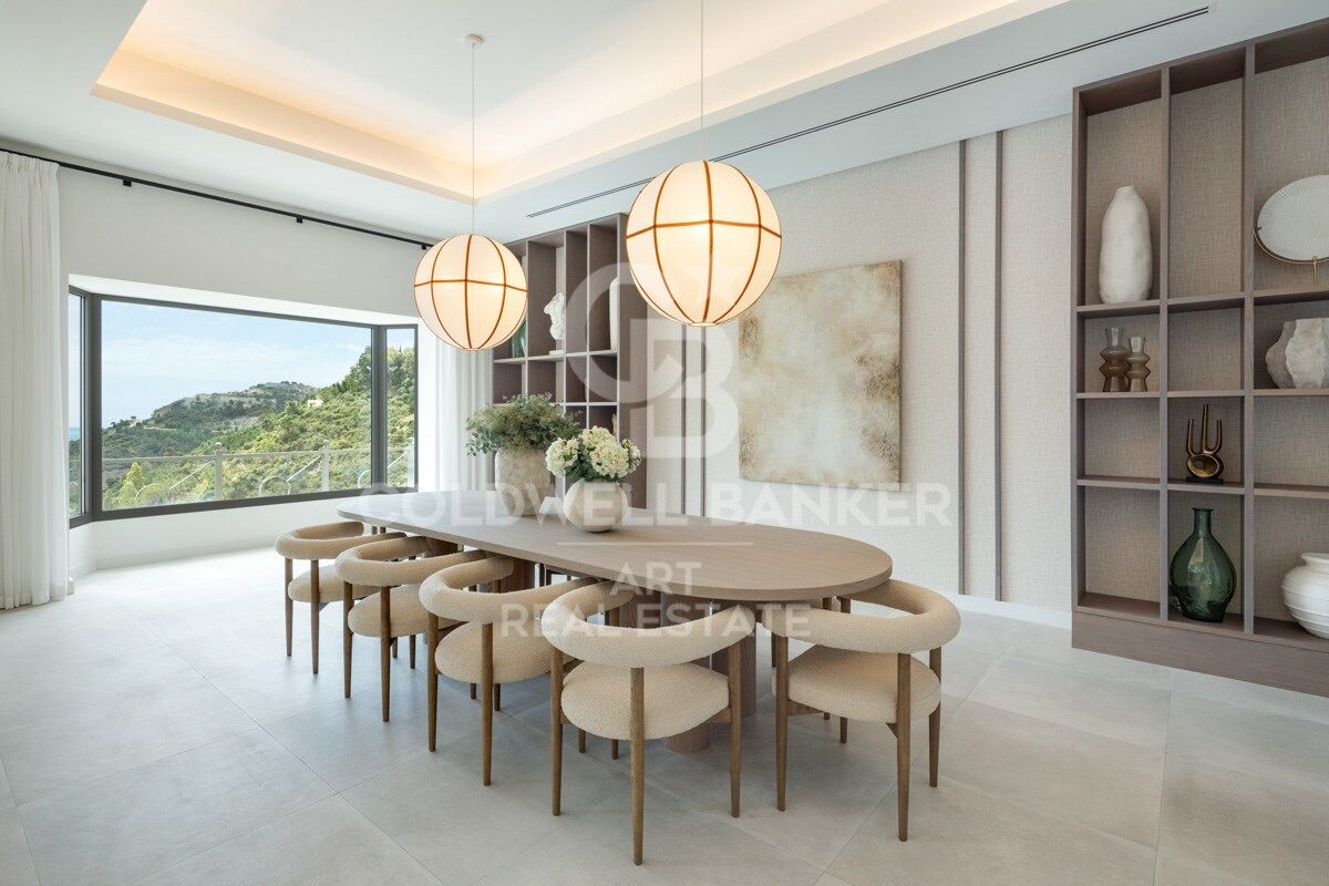 Elegant Andalusian-Contemporary Mansion with Panoramic Sea Views in El Madroñal, Benahavís