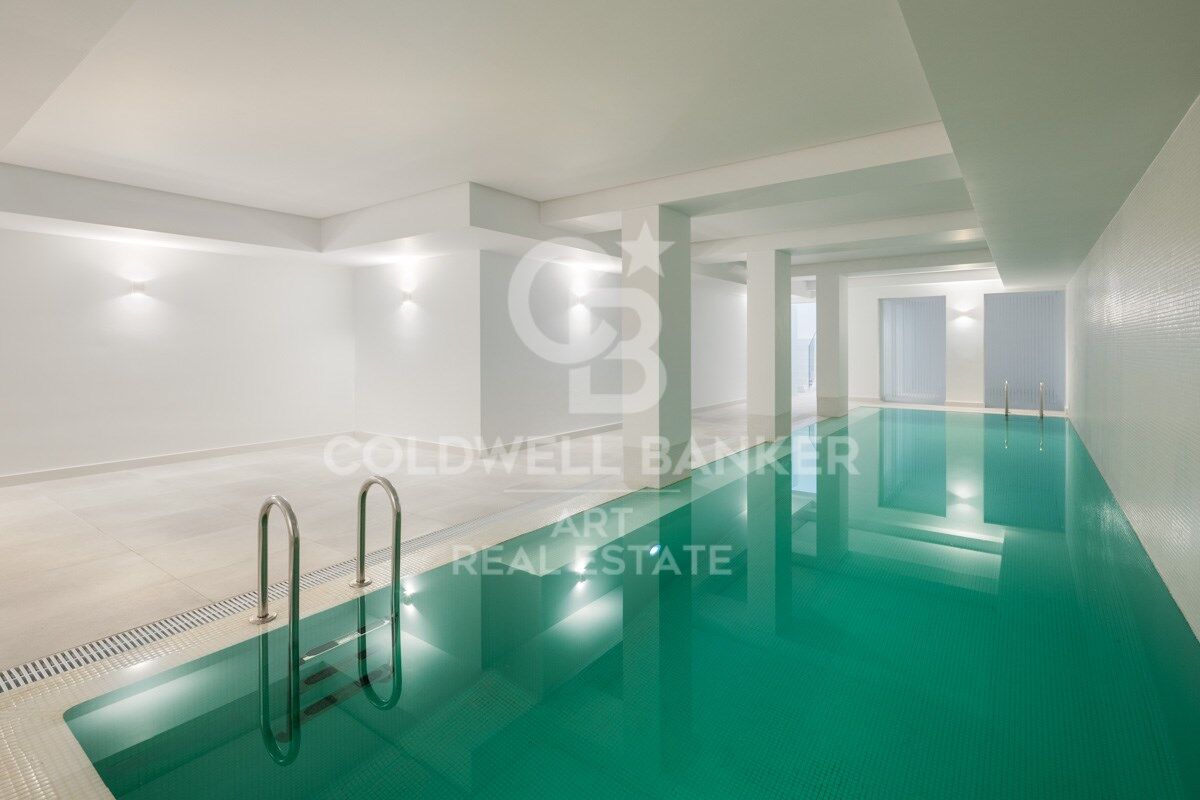 Elegante mansión andaluz-contemporánea con vistas panorámicas al mar en El Madroñal, Benahavís