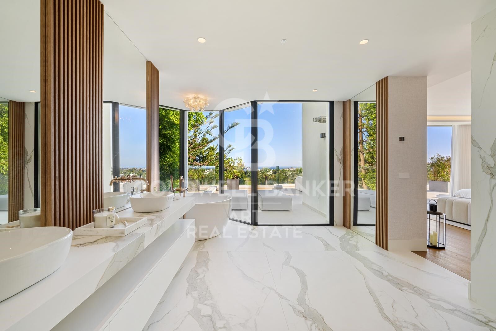 Außergewöhnliche zeitgenössische Villa mit Panoramablick auf Las Brisas Golf in Nueva Andalucía, Marbella