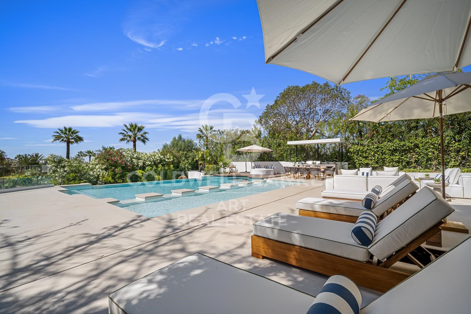 Außergewöhnliche zeitgenössische Villa mit Panoramablick auf Las Brisas Golf in Nueva Andalucía, Marbella