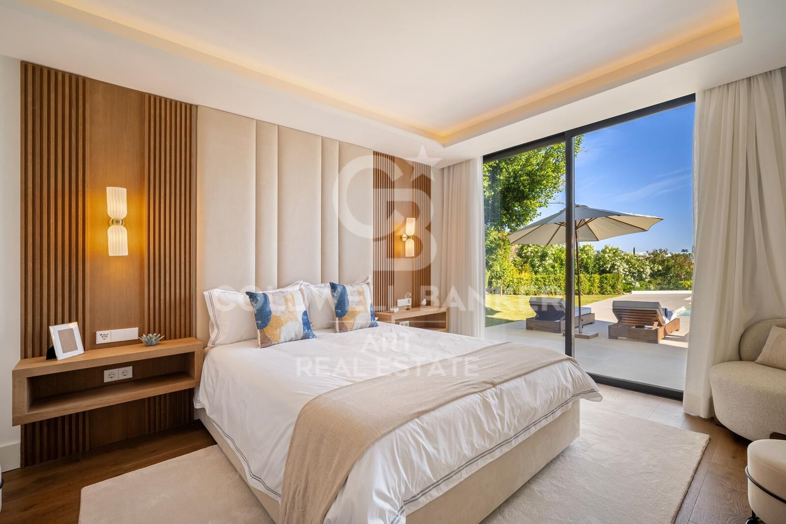 Außergewöhnliche zeitgenössische Villa mit Panoramablick auf Las Brisas Golf in Nueva Andalucía, Marbella