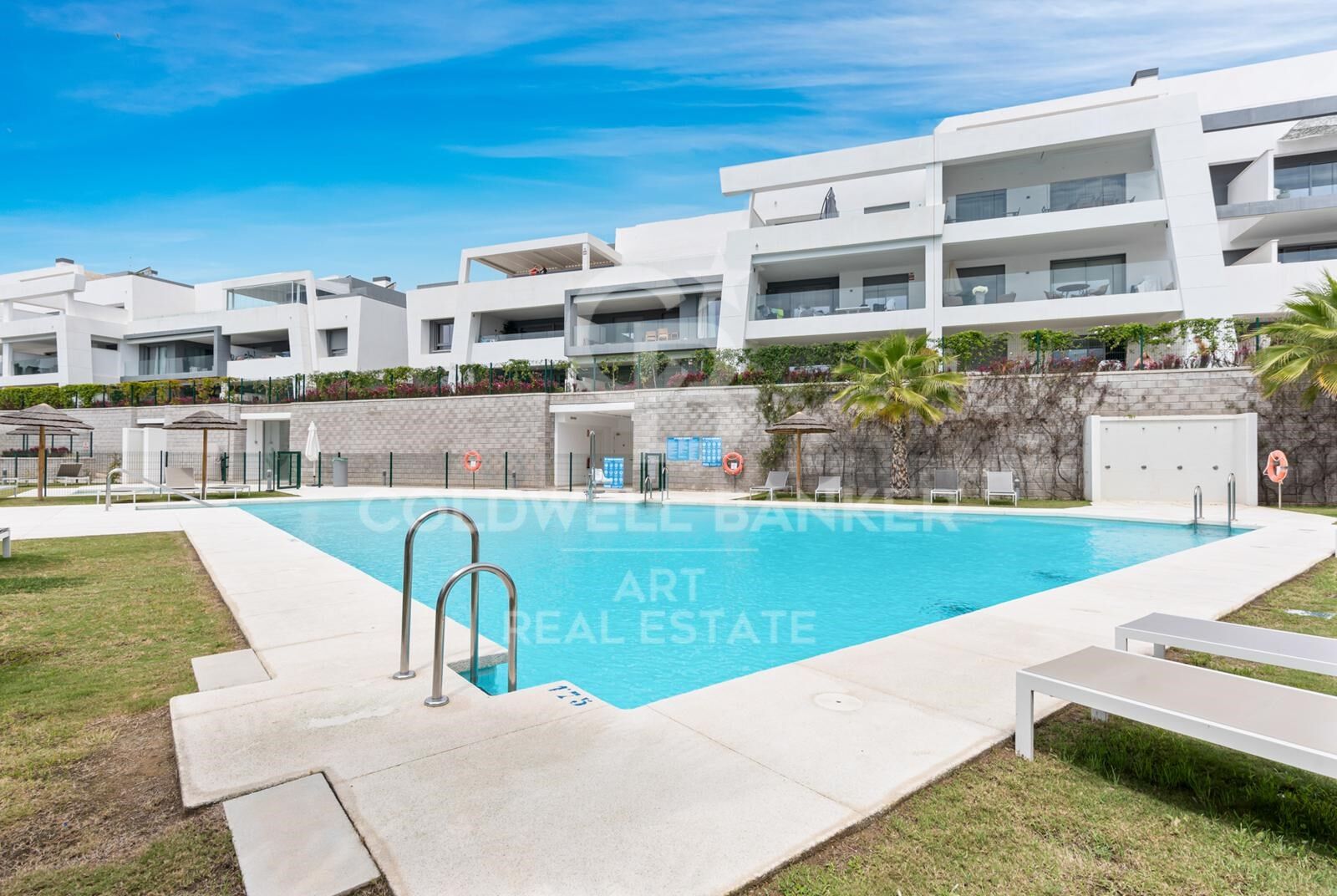 Ático moderno y espacioso en Vanian Green Village - Urb. Selwo, Estepona