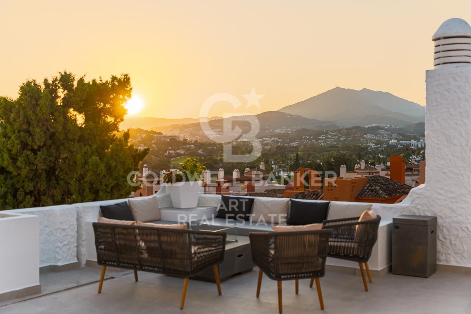 Ático dúplex estiloso en Atalaya de Río Verde, Nueva Andalucía, Marbella