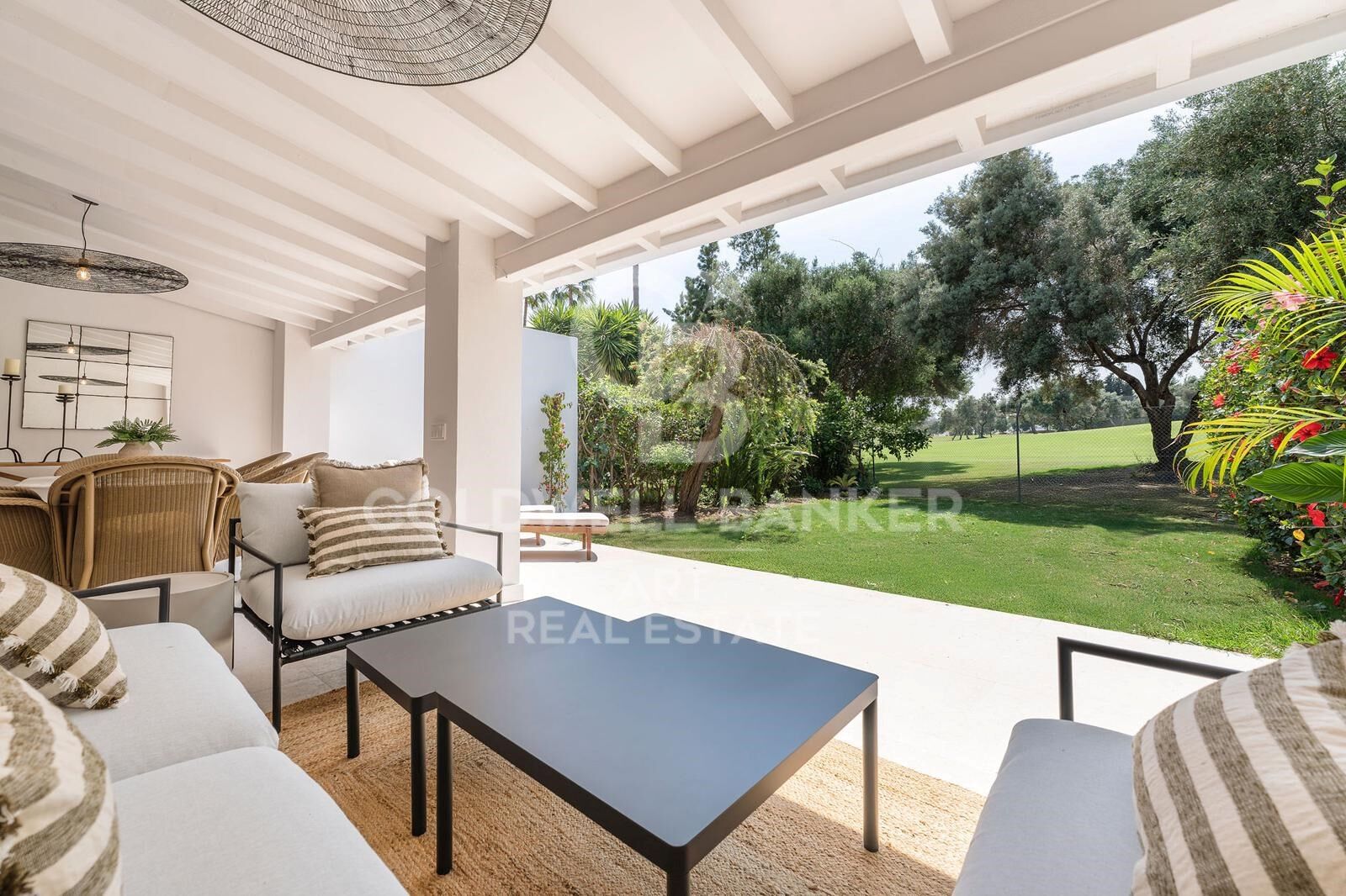 Exclusiva casa adosada con vistas al golf en Nueva Andalucía, Marbella