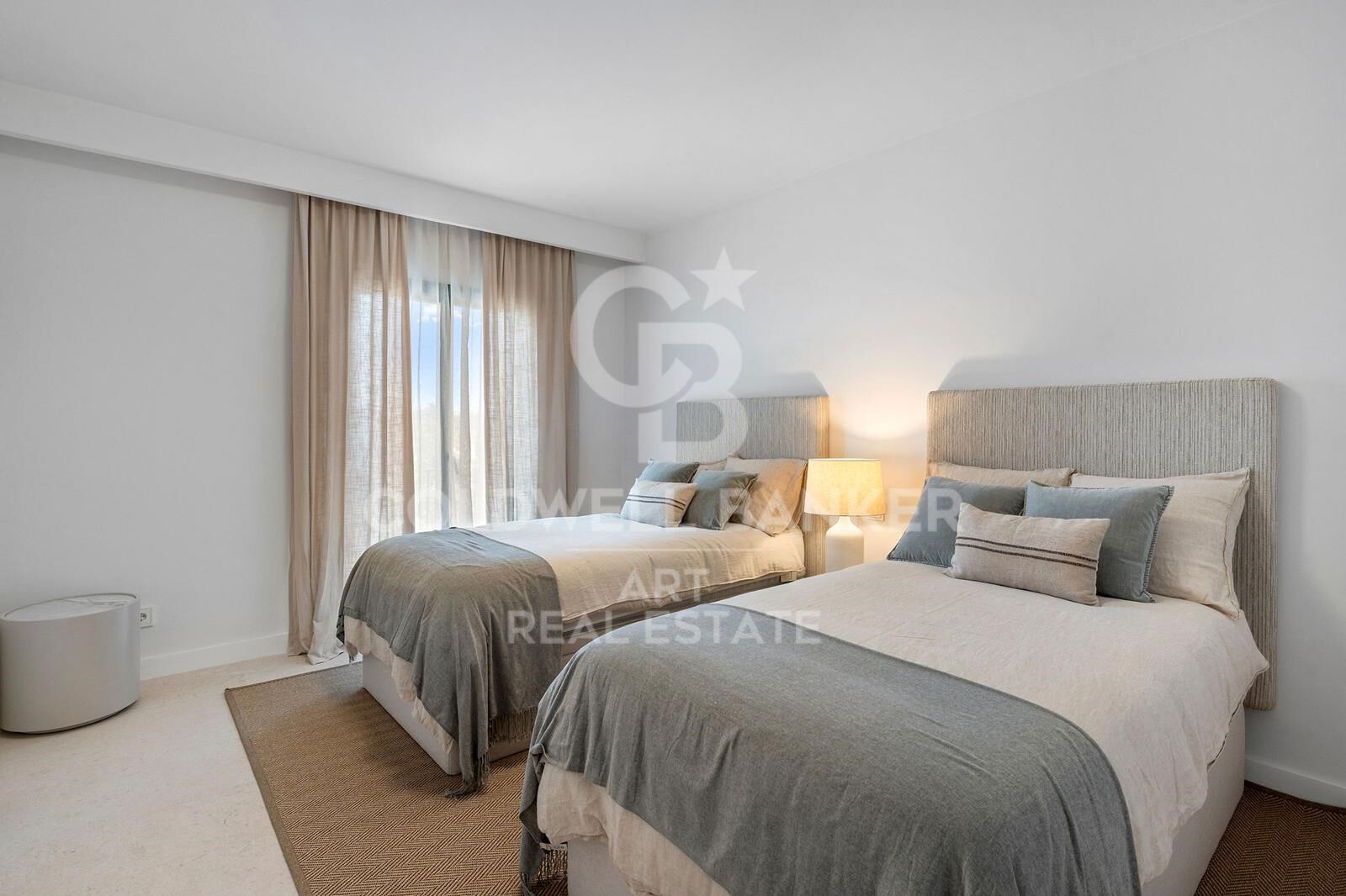 Exclusiva casa adosada con vistas al golf en Nueva Andalucía, Marbella