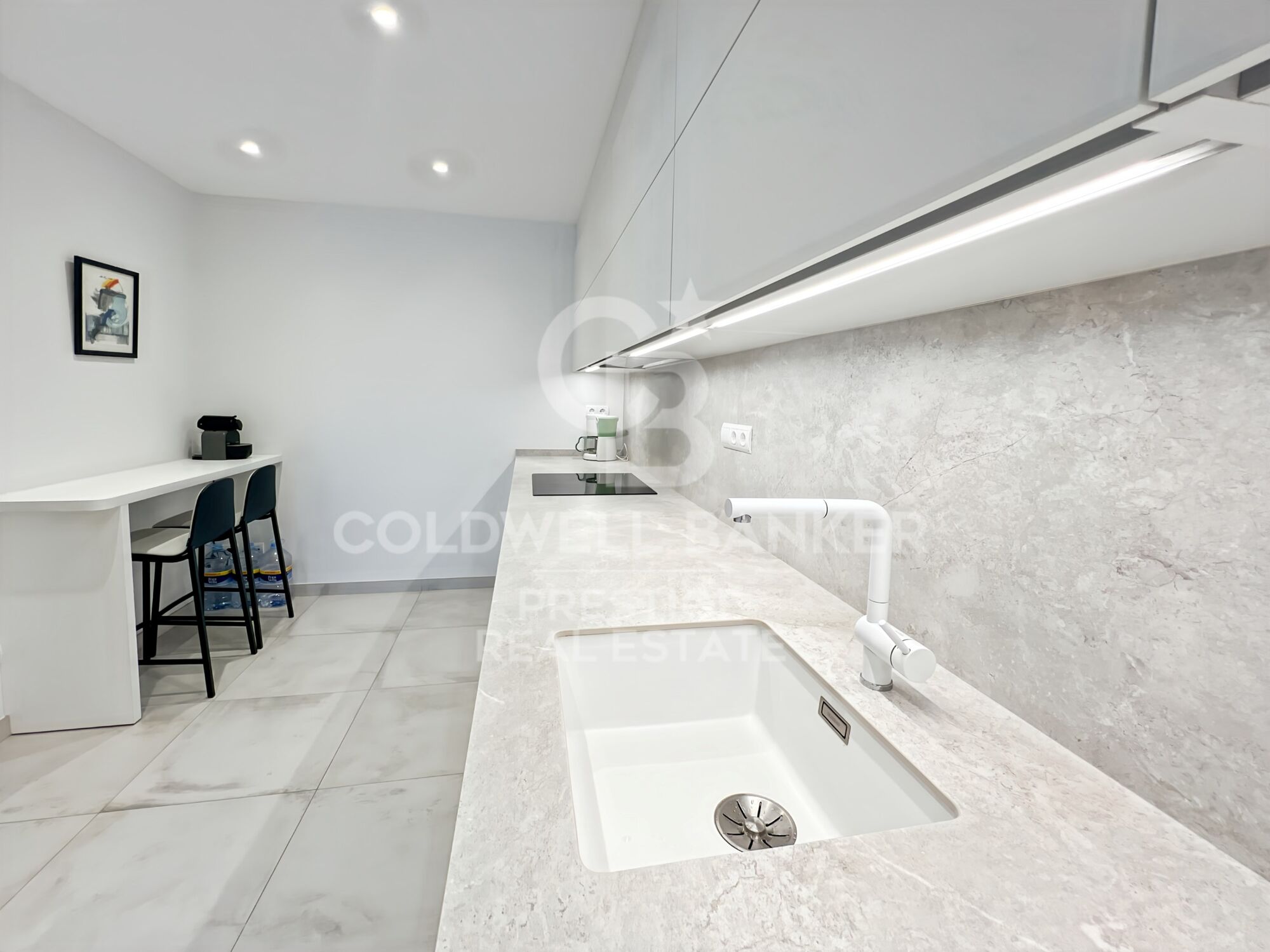 Renovated Apartment with Terrace and Parking in El Vinyet, Sitges