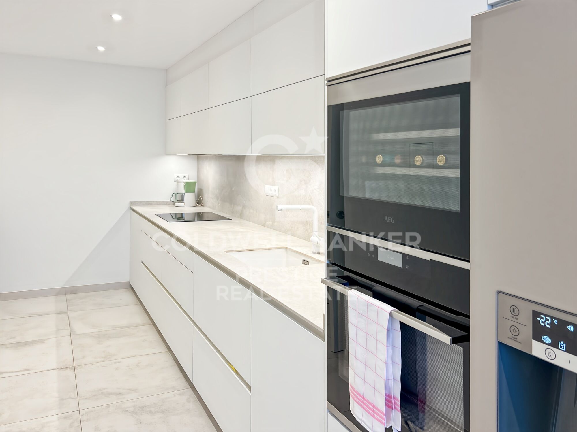 Piso reformado con terraza y parking en El Vinyet, Sitges