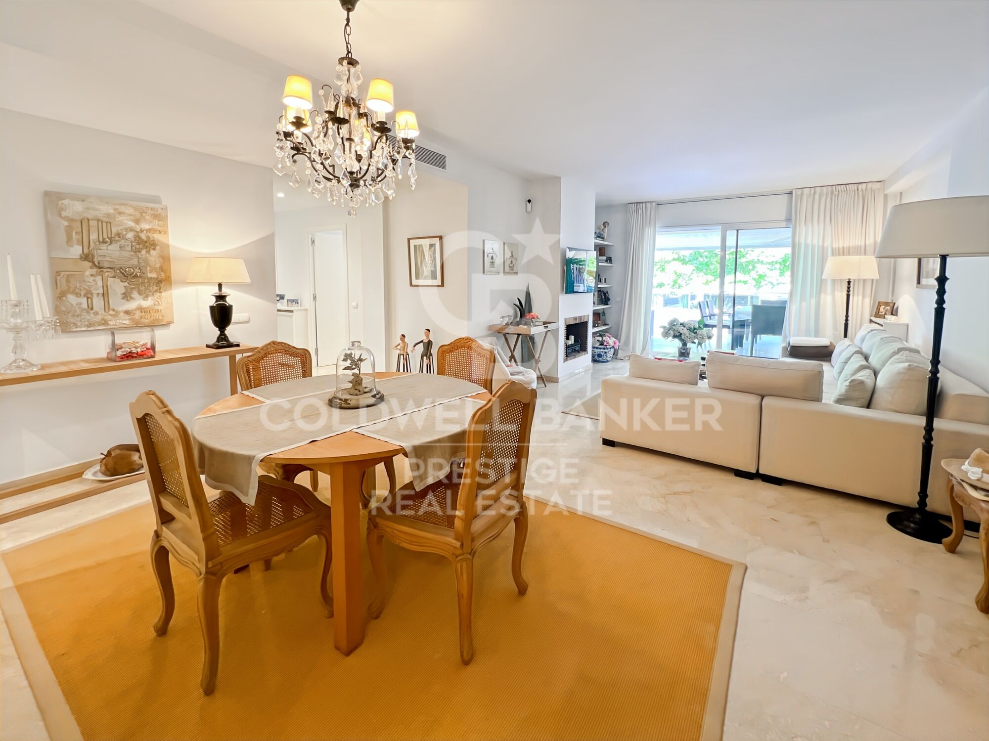 Renovierte Wohnung mit Terrasse und Parkplatz in El Vinyet, Sitges