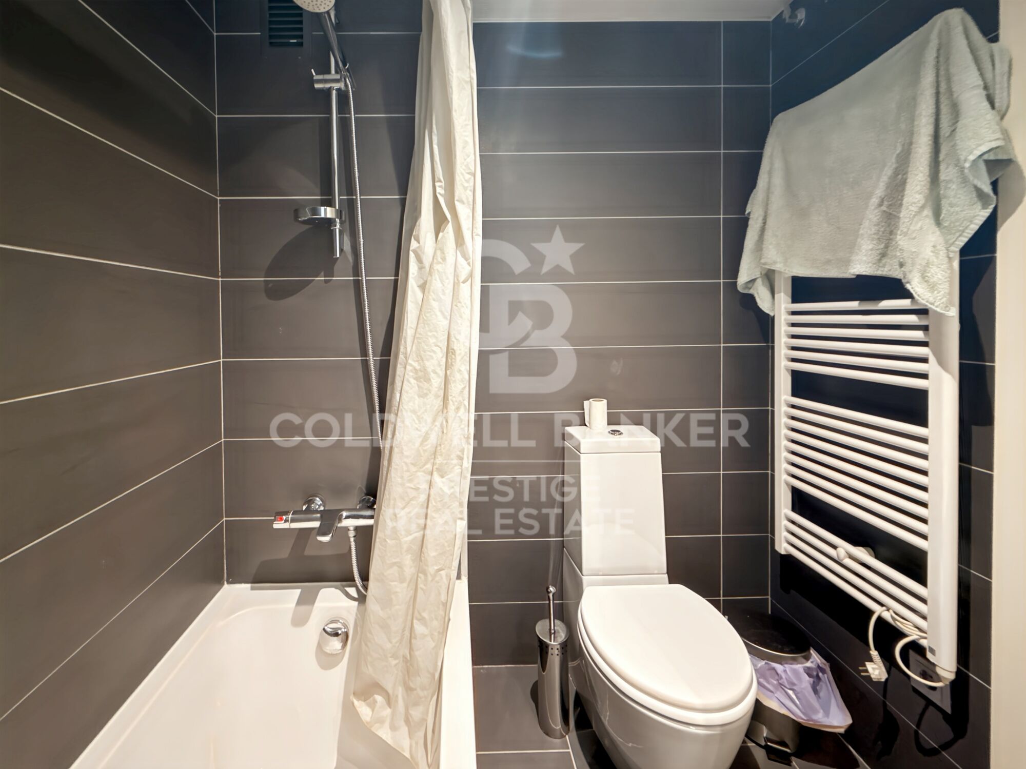 Renovated and Bright Flat for Sale in Barceloneta