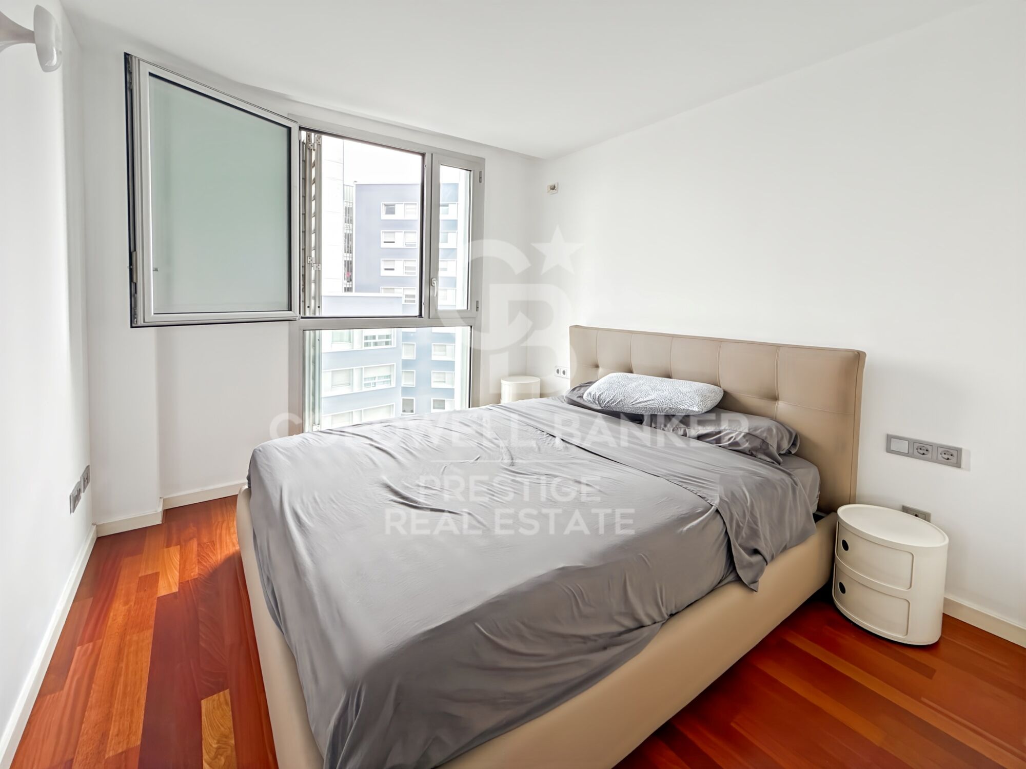 Renovated and Bright Flat for Sale in Barceloneta
