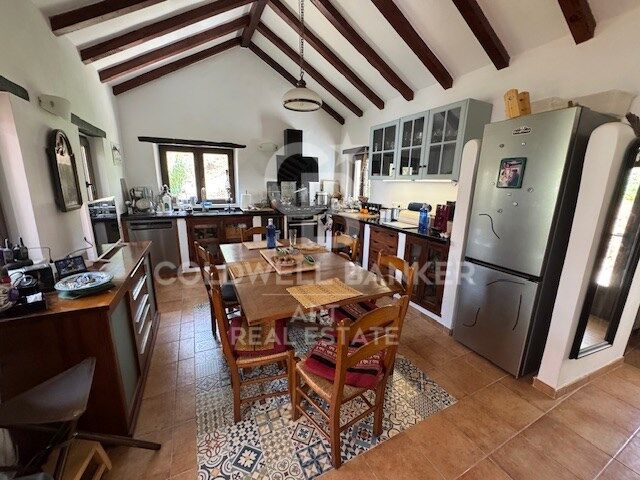 Encantadora finca con vistas panorámicas en la tranquilidad de Casares