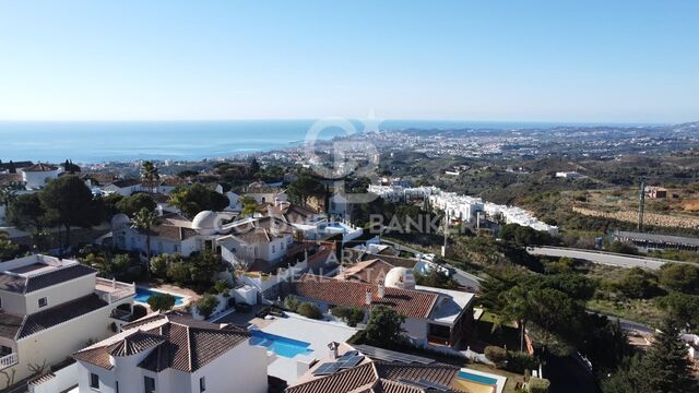 Plot with panoramic sea views in prestigious Buena Vista, Mijas