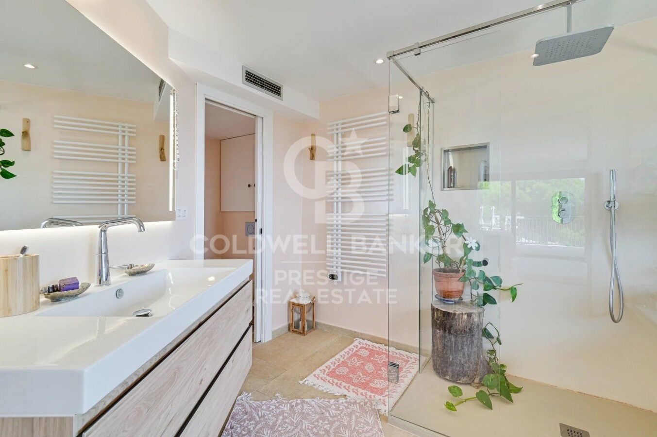 Luxury villa with panoramic sea views in Aiguablava