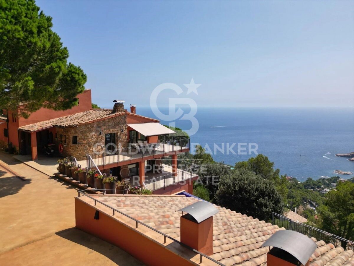 Luxury villa with panoramic sea views in Aiguablava