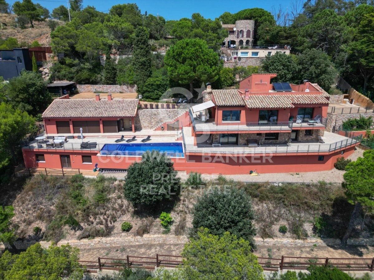 Luxury villa with panoramic sea views in Aiguablava