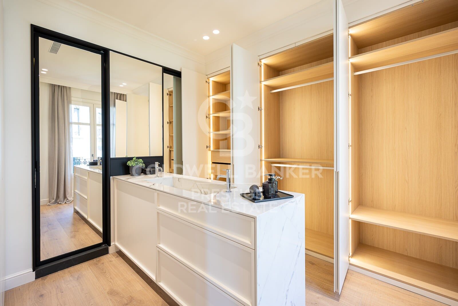 Piso reformado en el Cuadrado de Oro Eixample Derecho