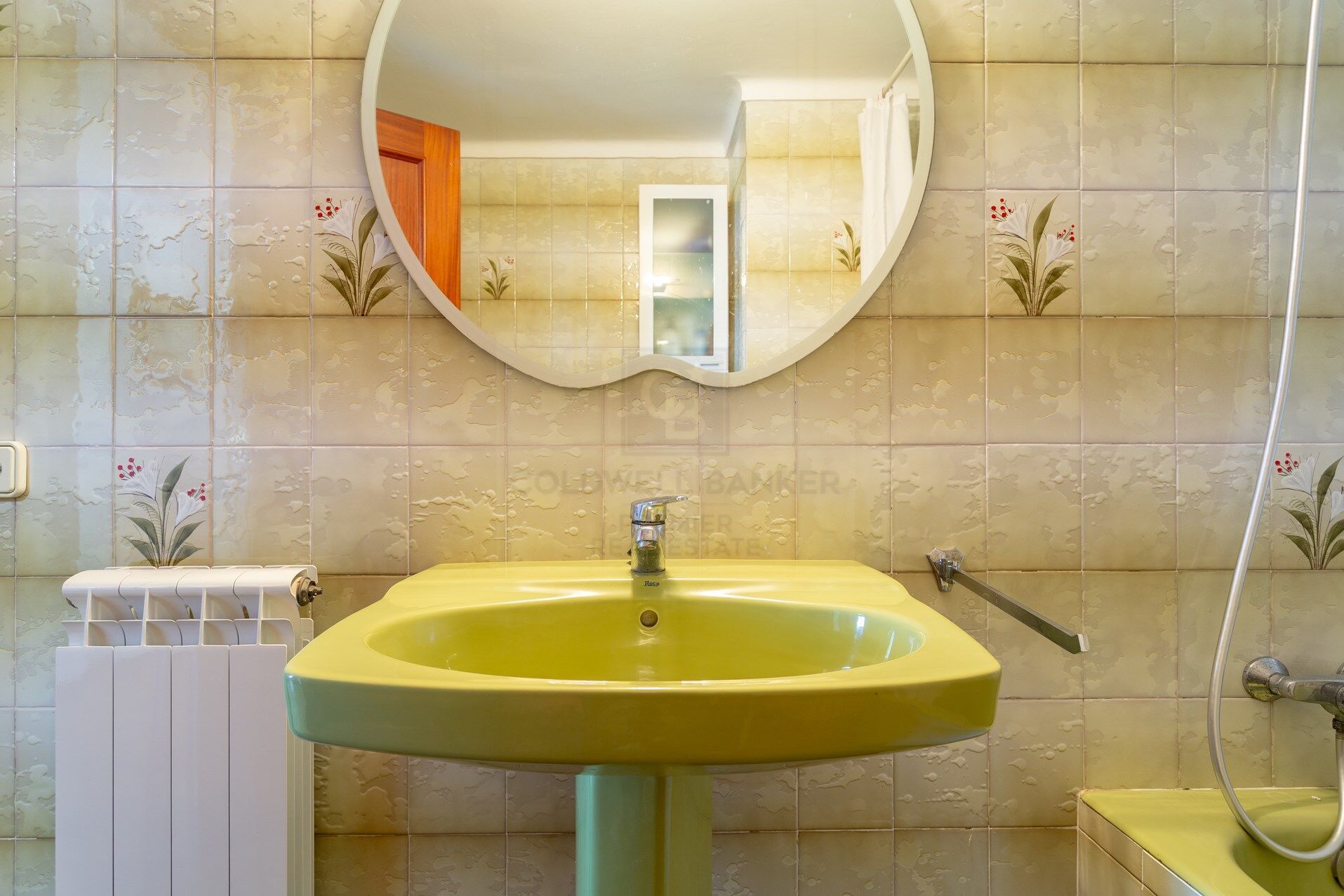 Frontline apartment with terrace in Vilafortuny