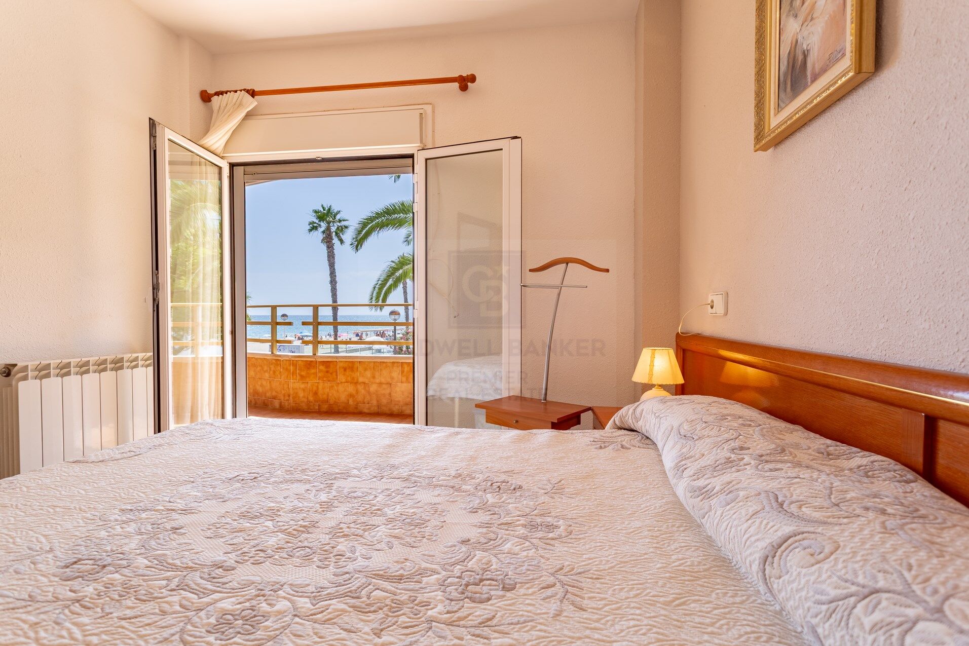 Frontline apartment with terrace in Vilafortuny