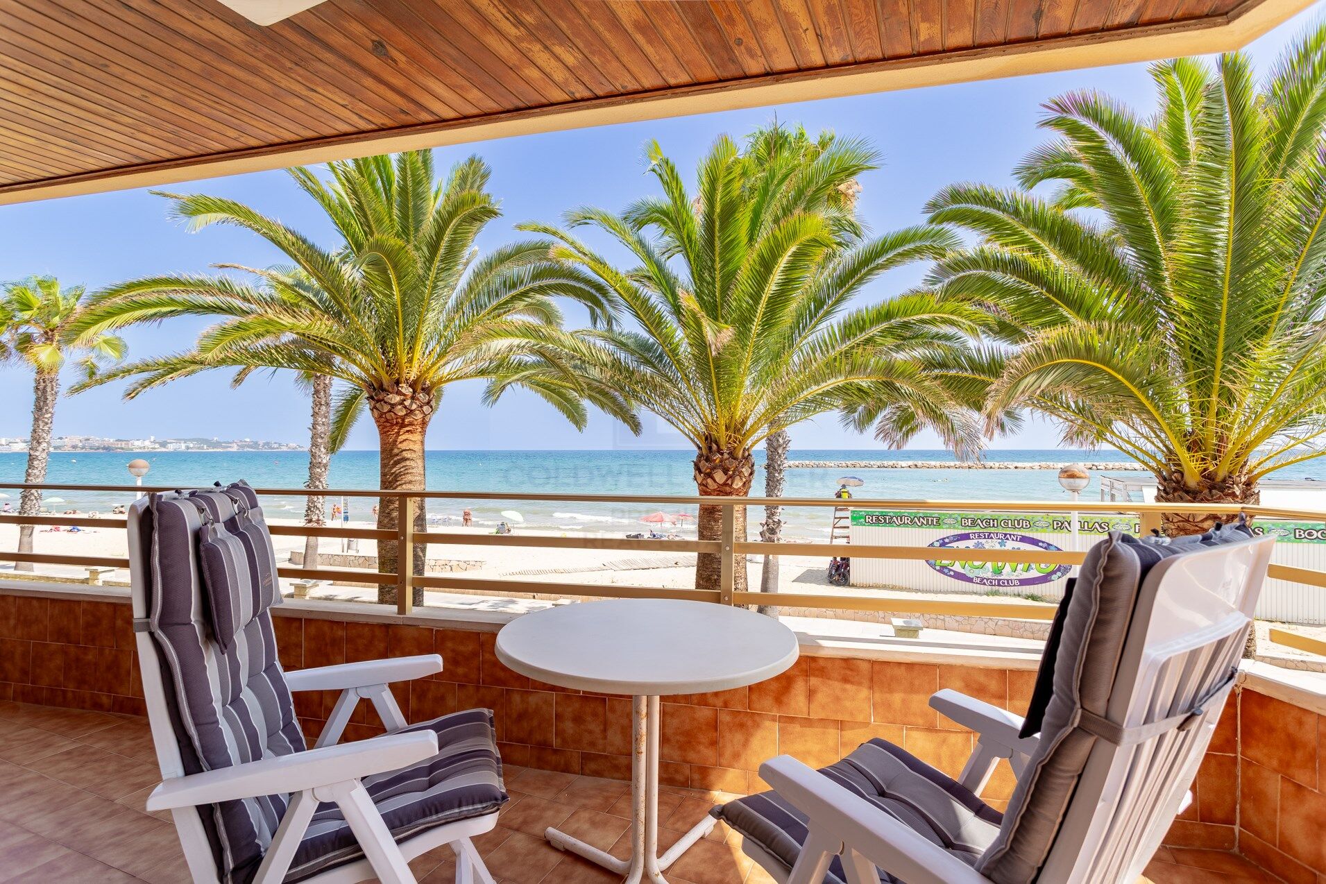 Frontline apartment with terrace in Vilafortuny