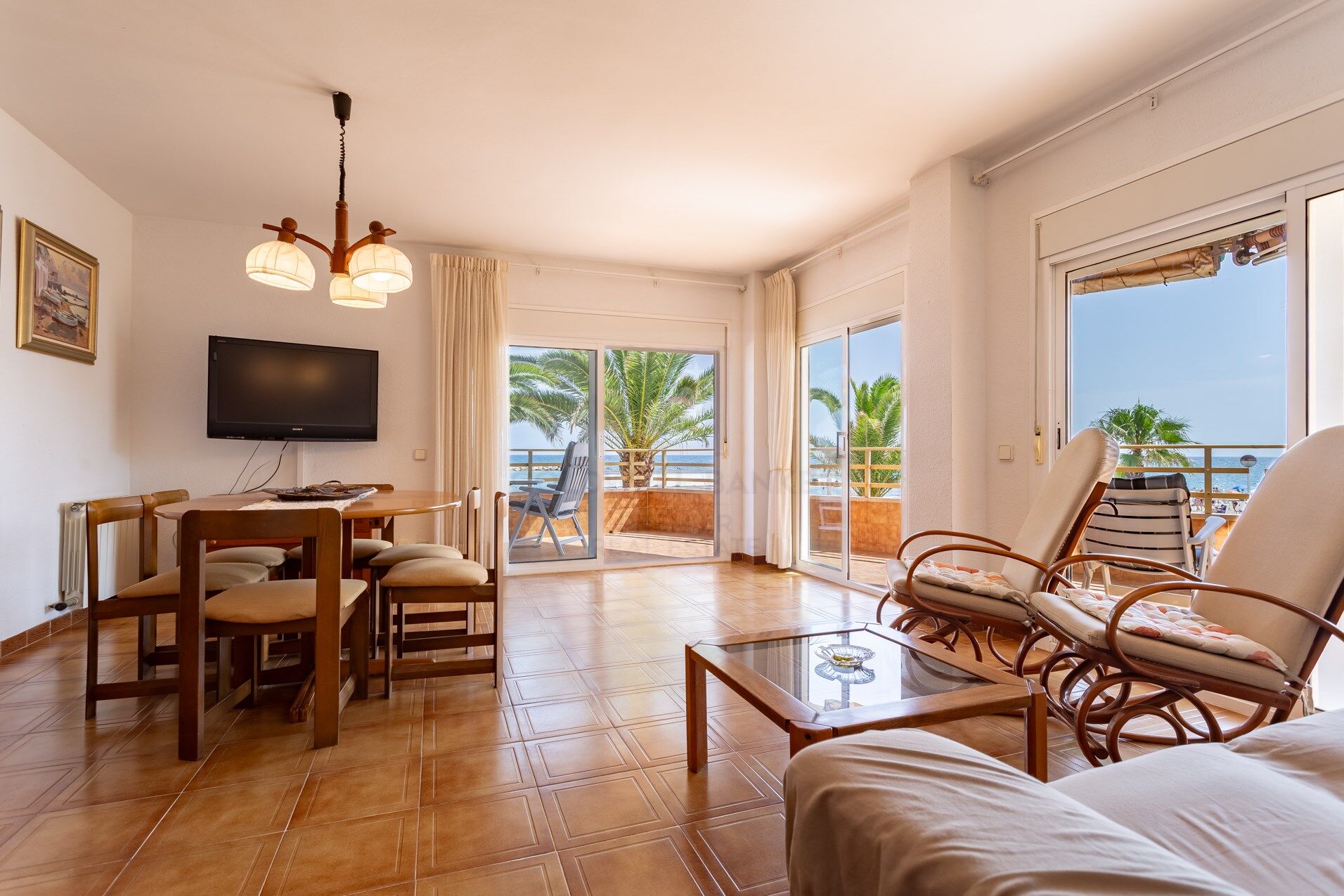 Frontline apartment with terrace in Vilafortuny