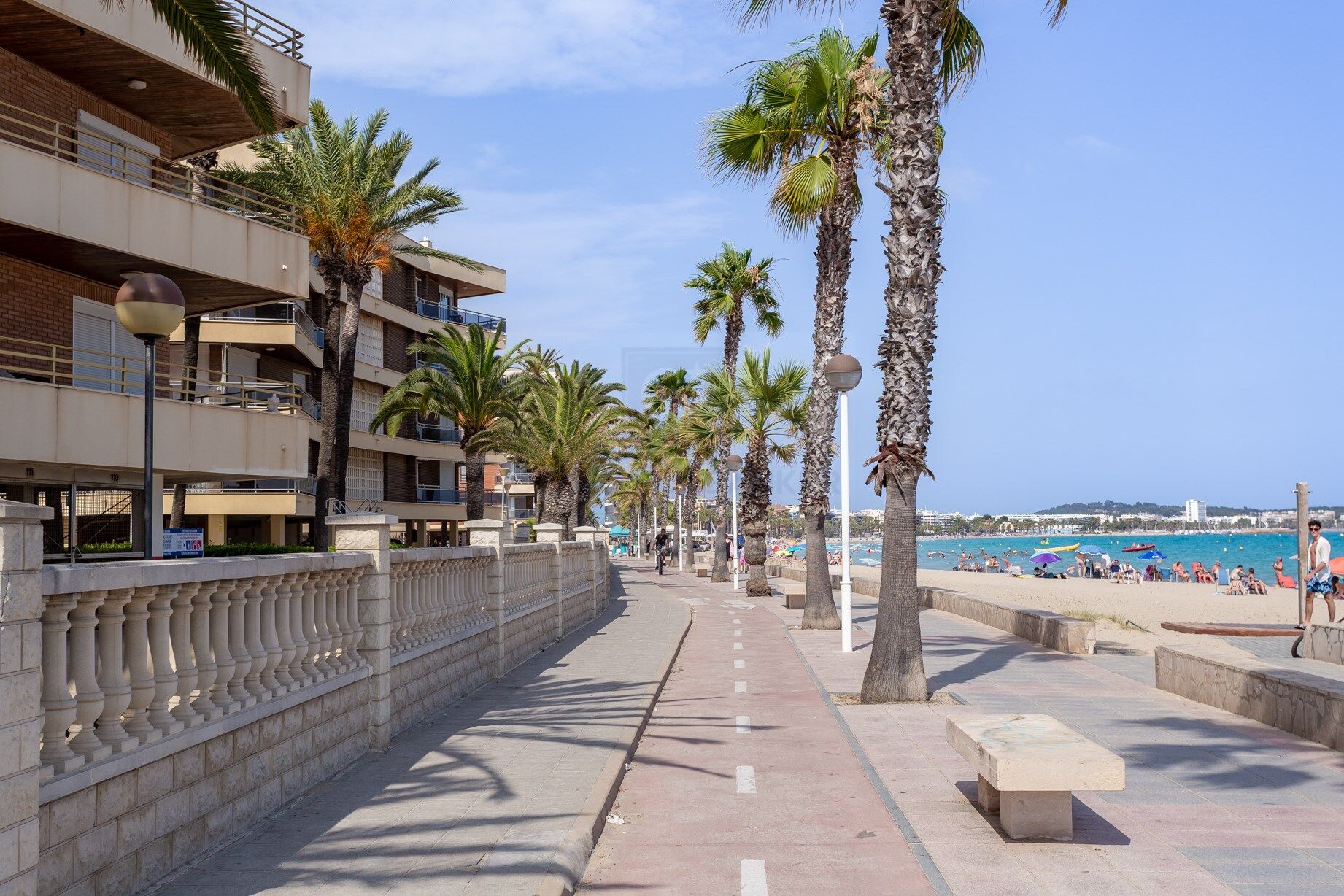 Frontline apartment with terrace in Vilafortuny