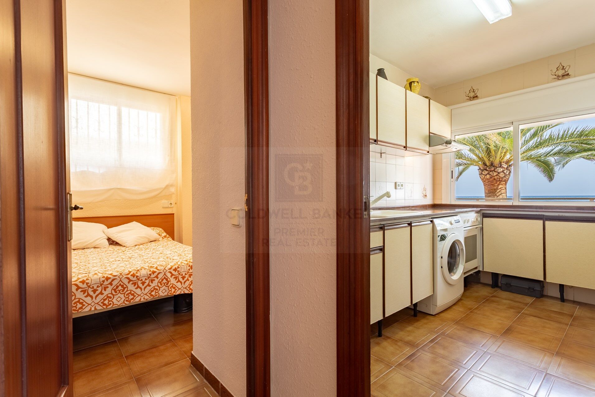 Frontline apartment with terrace in Vilafortuny