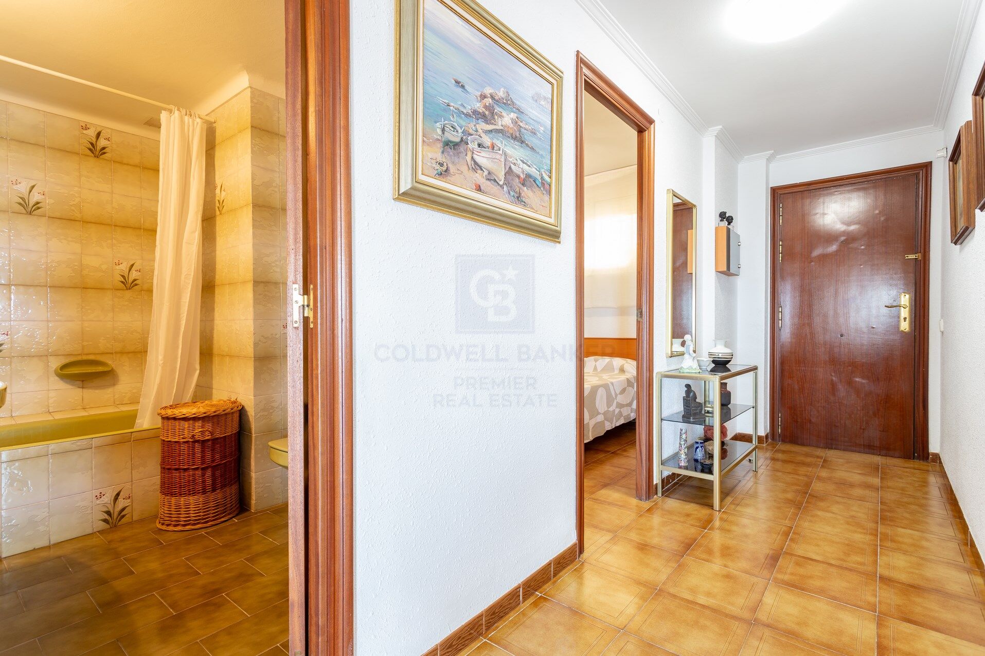 Frontline apartment with terrace in Vilafortuny