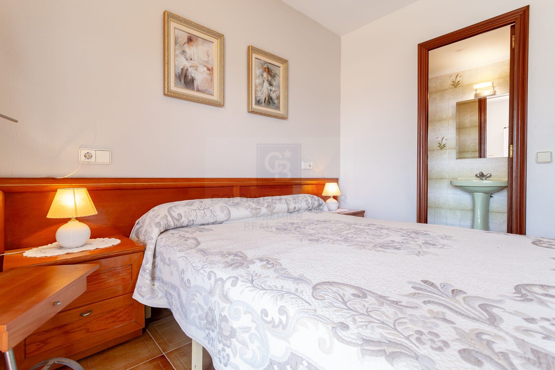 Frontline apartment with terrace in Vilafortuny