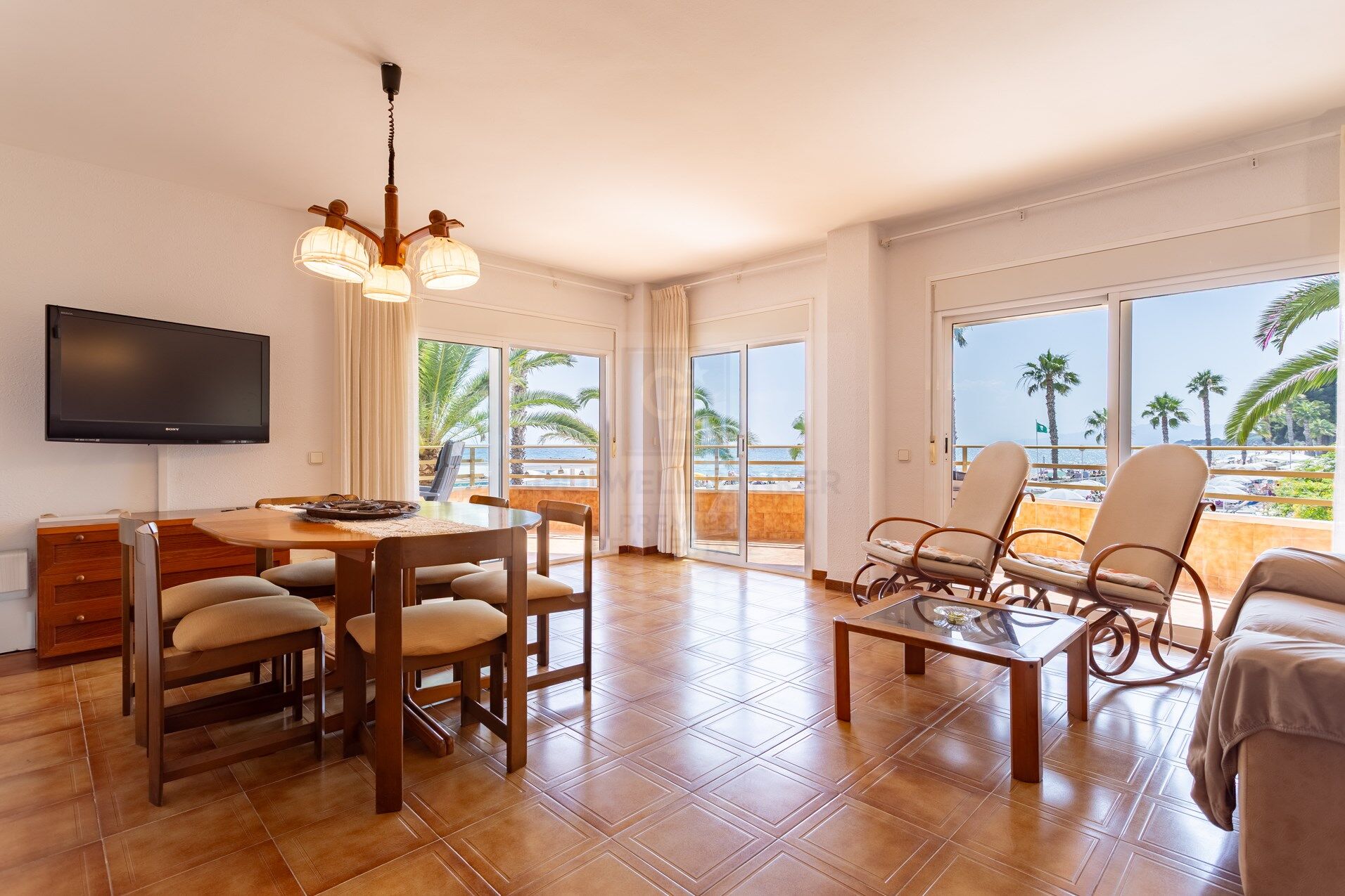 Frontline apartment with terrace in Vilafortuny