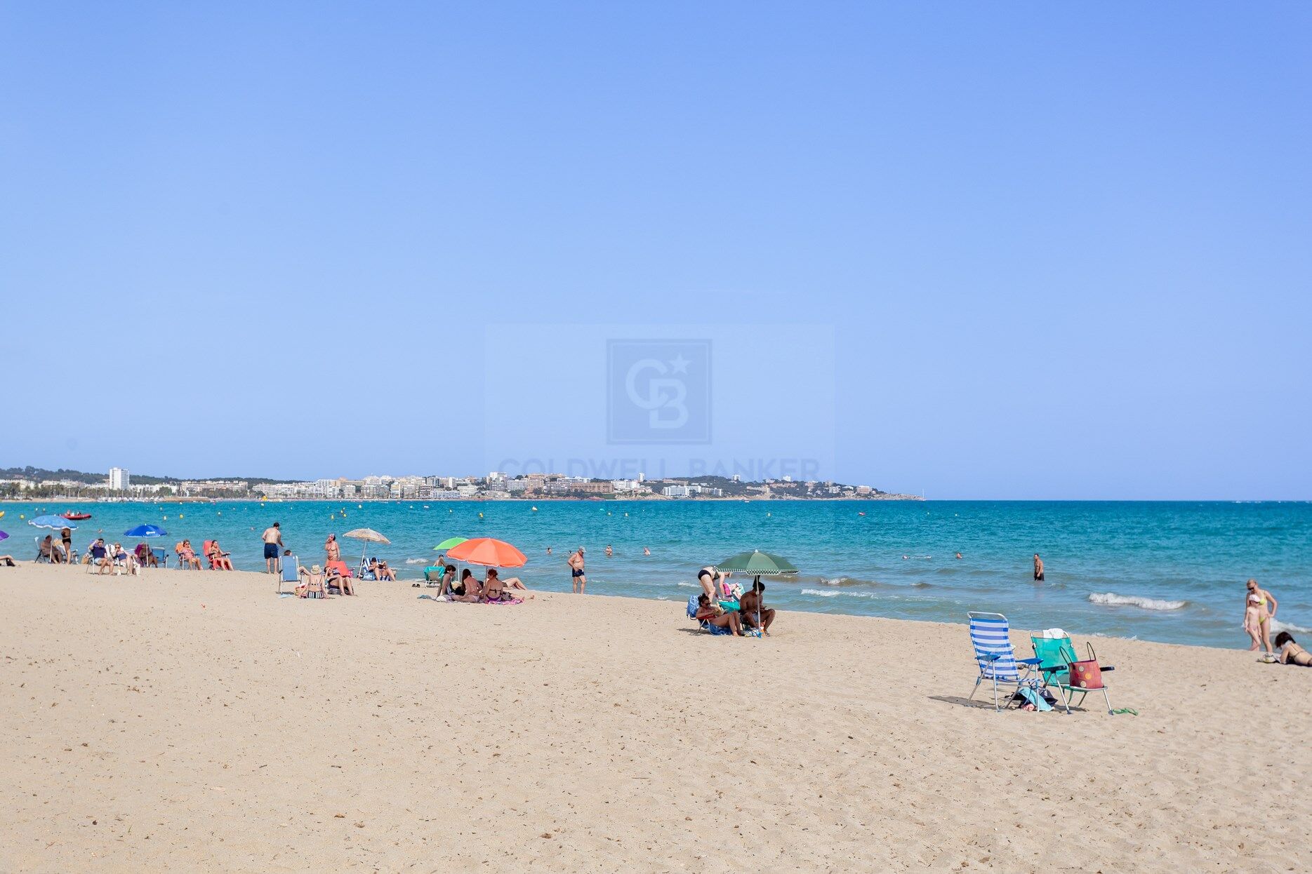 Frontline apartment with terrace in Vilafortuny