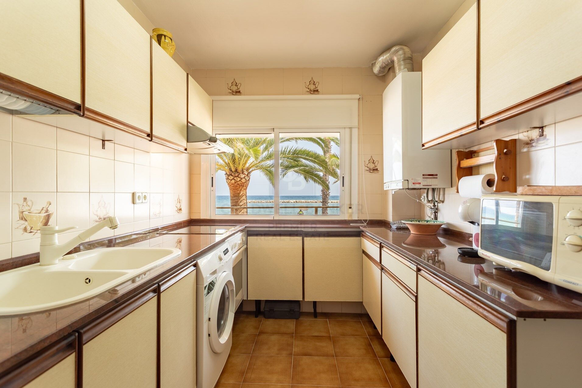 Frontline apartment with terrace in Vilafortuny