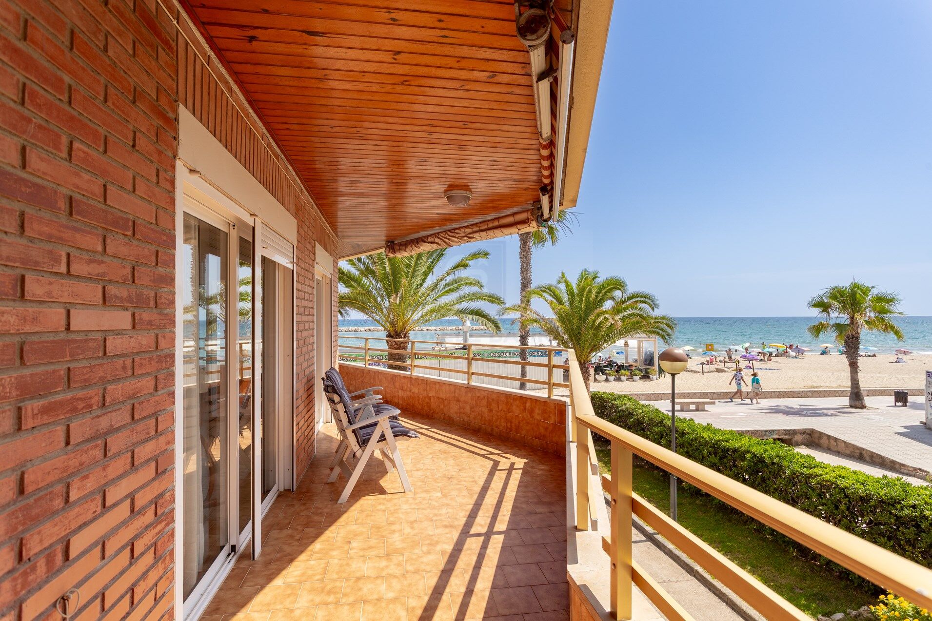 Frontline apartment with terrace in Vilafortuny