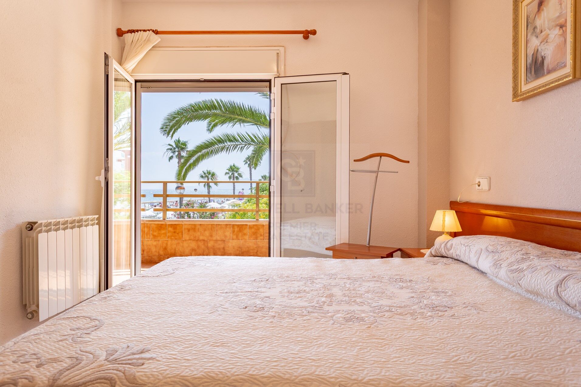 Frontline apartment with terrace in Vilafortuny