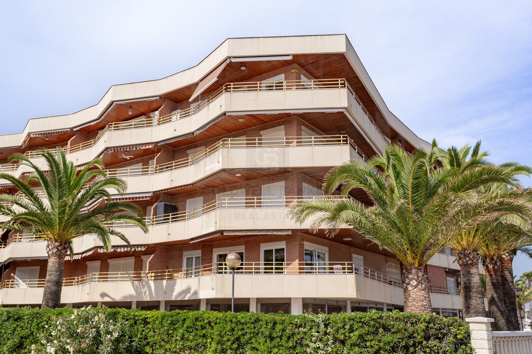 Frontline apartment with terrace in Vilafortuny