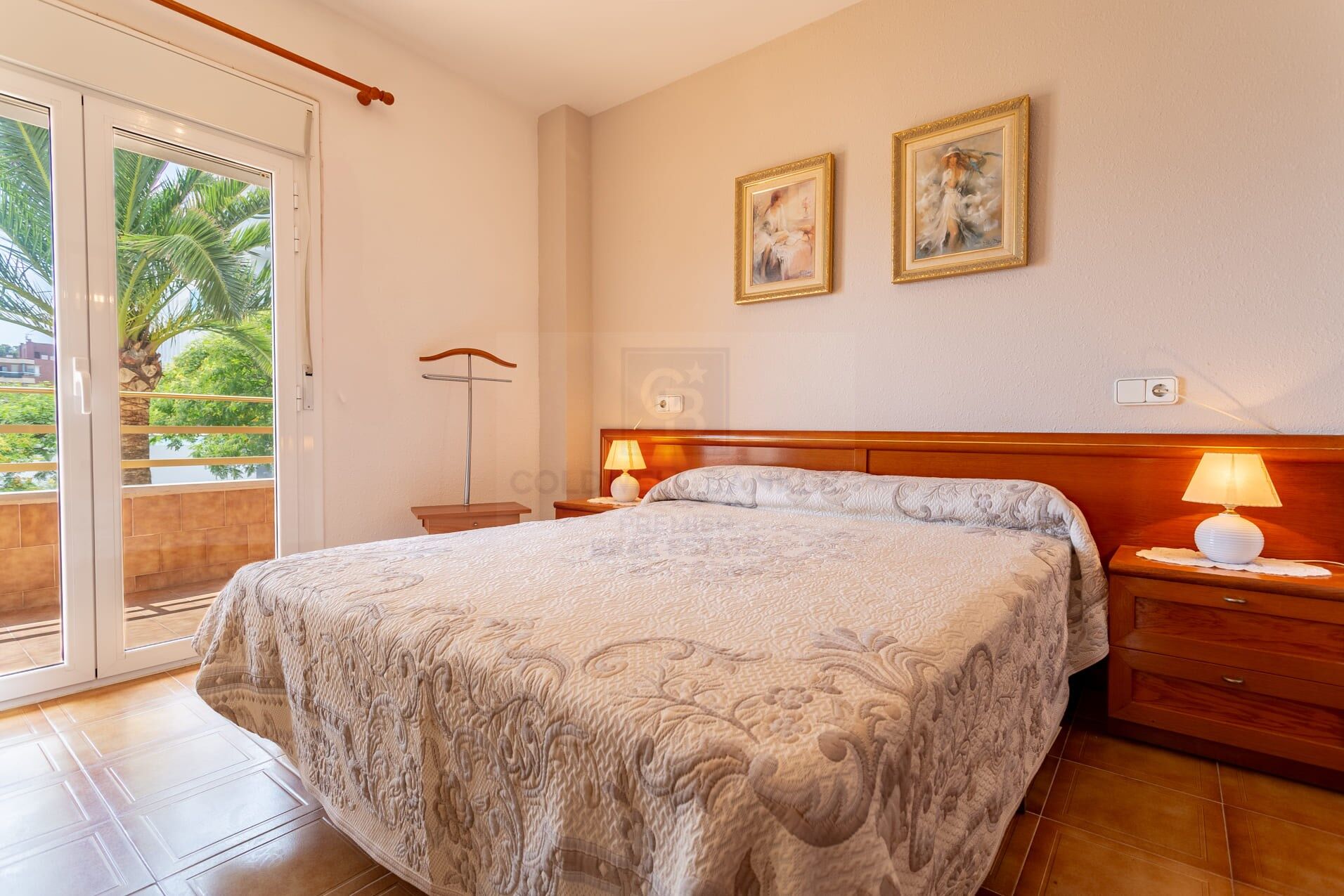 Frontline apartment with terrace in Vilafortuny