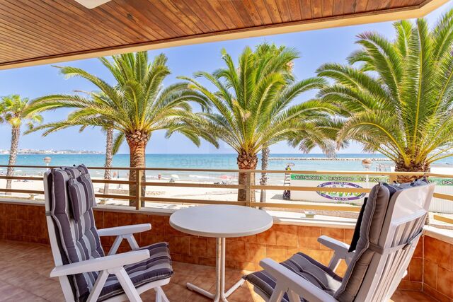 Frontline apartment with terrace in Vilafortuny