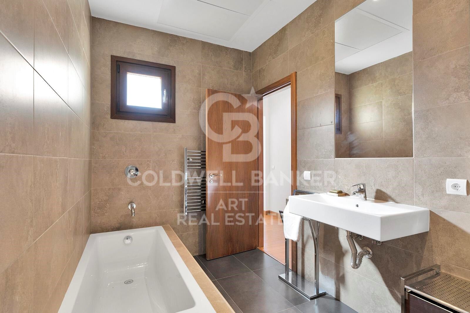 Elegante villa de 5 dormitorios con impresionantes vistas en Monte Mayor, Benahavís