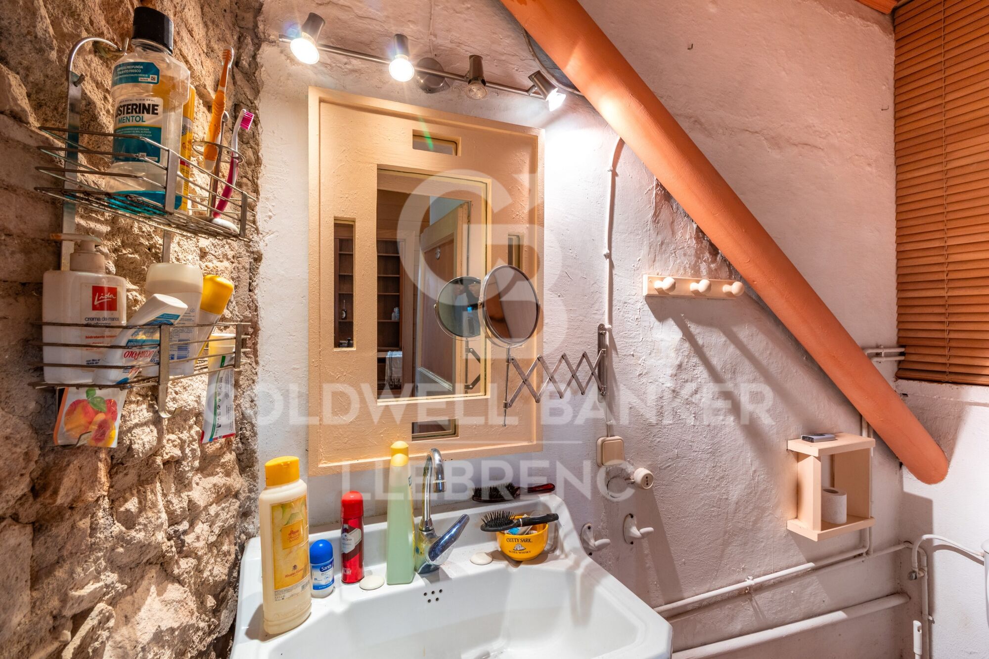 Charming Duplex to Update in the Heart of Vallvidrera