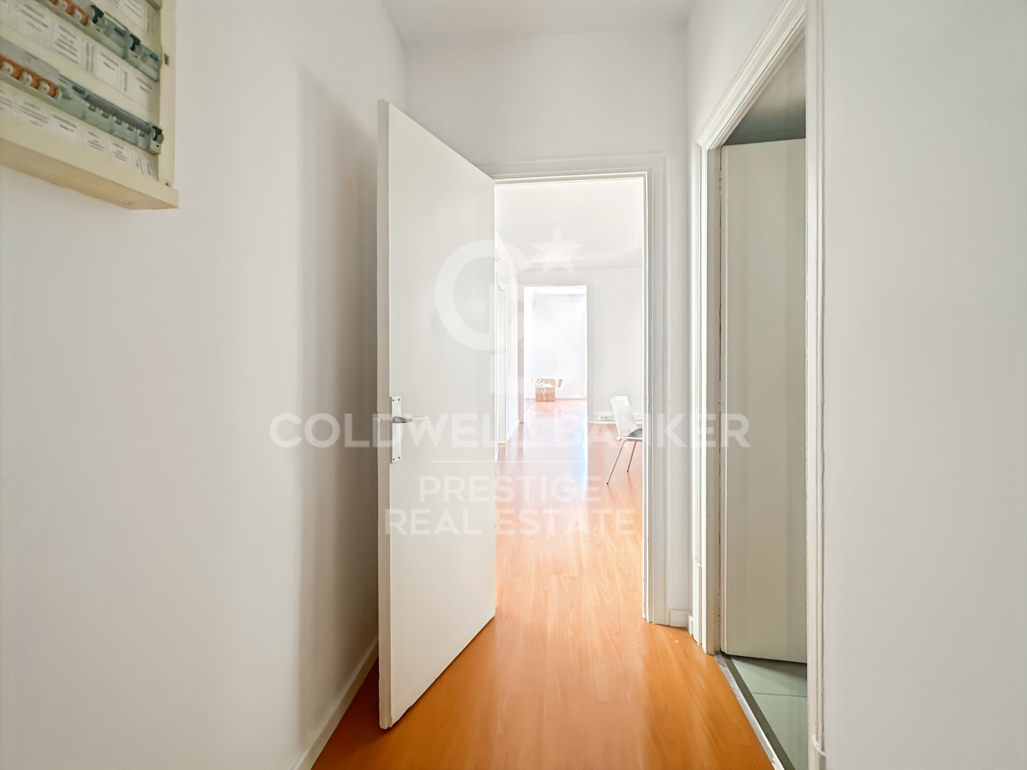 Oficina junto a Paseo de Gracia (Consell de cent) - 5 despachos + sala de juntas, Barcelona