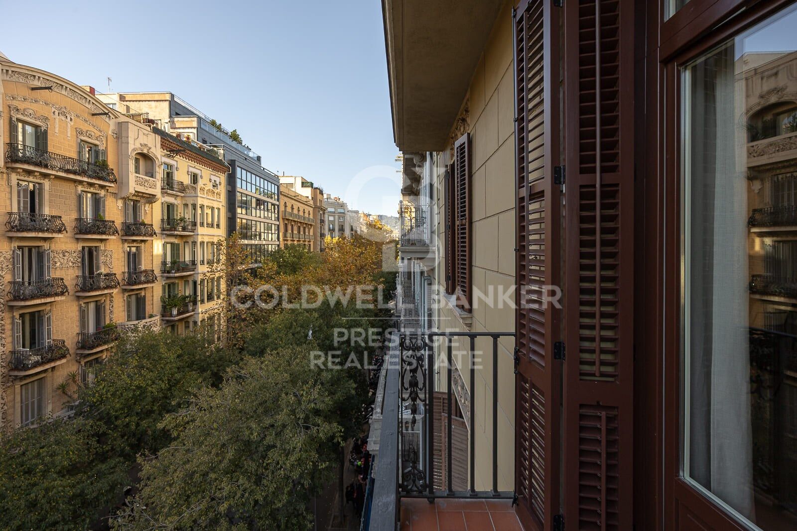 Piso reformado con terraza en venta en Eixample Derecho Cuadrado de Oro