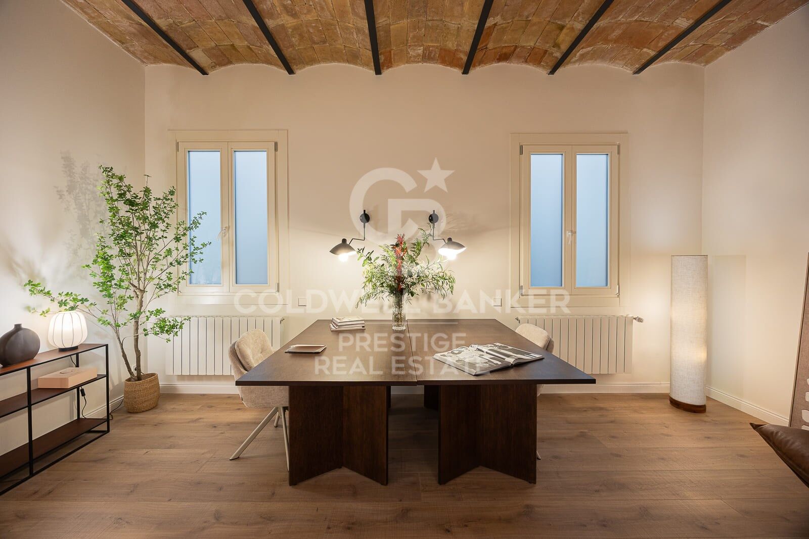 Piso reformado con terraza en venta en Eixample Derecho Cuadrado de Oro