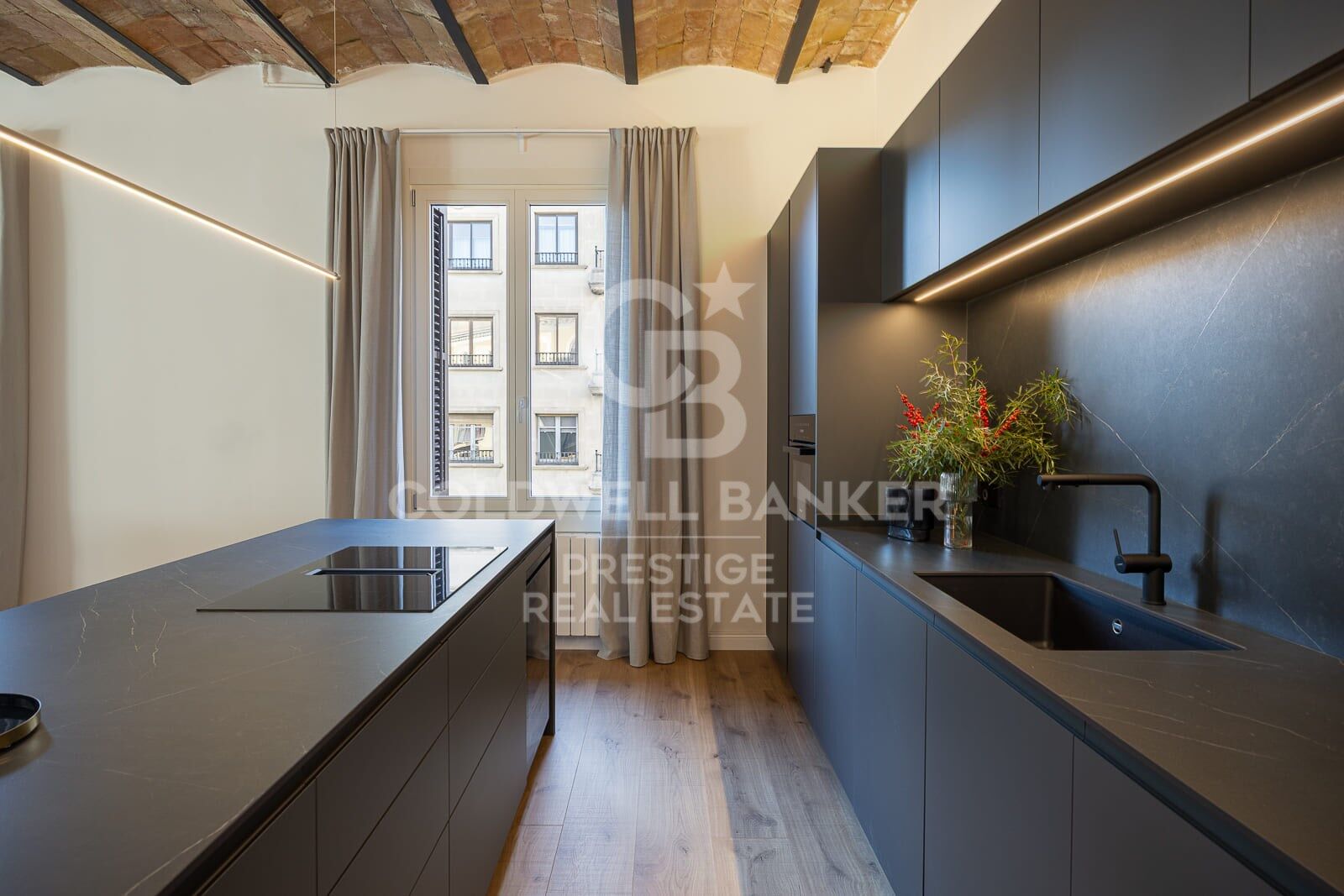 Appartement rénové avec terrasse à vendre dans l'Eixample Droit, Carré d'Or