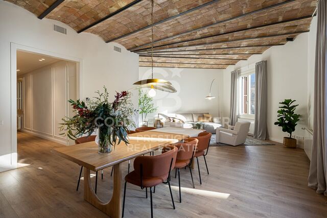 Appartement rénové avec terrasse à vendre dans l'Eixample Droit, Carré d'Or