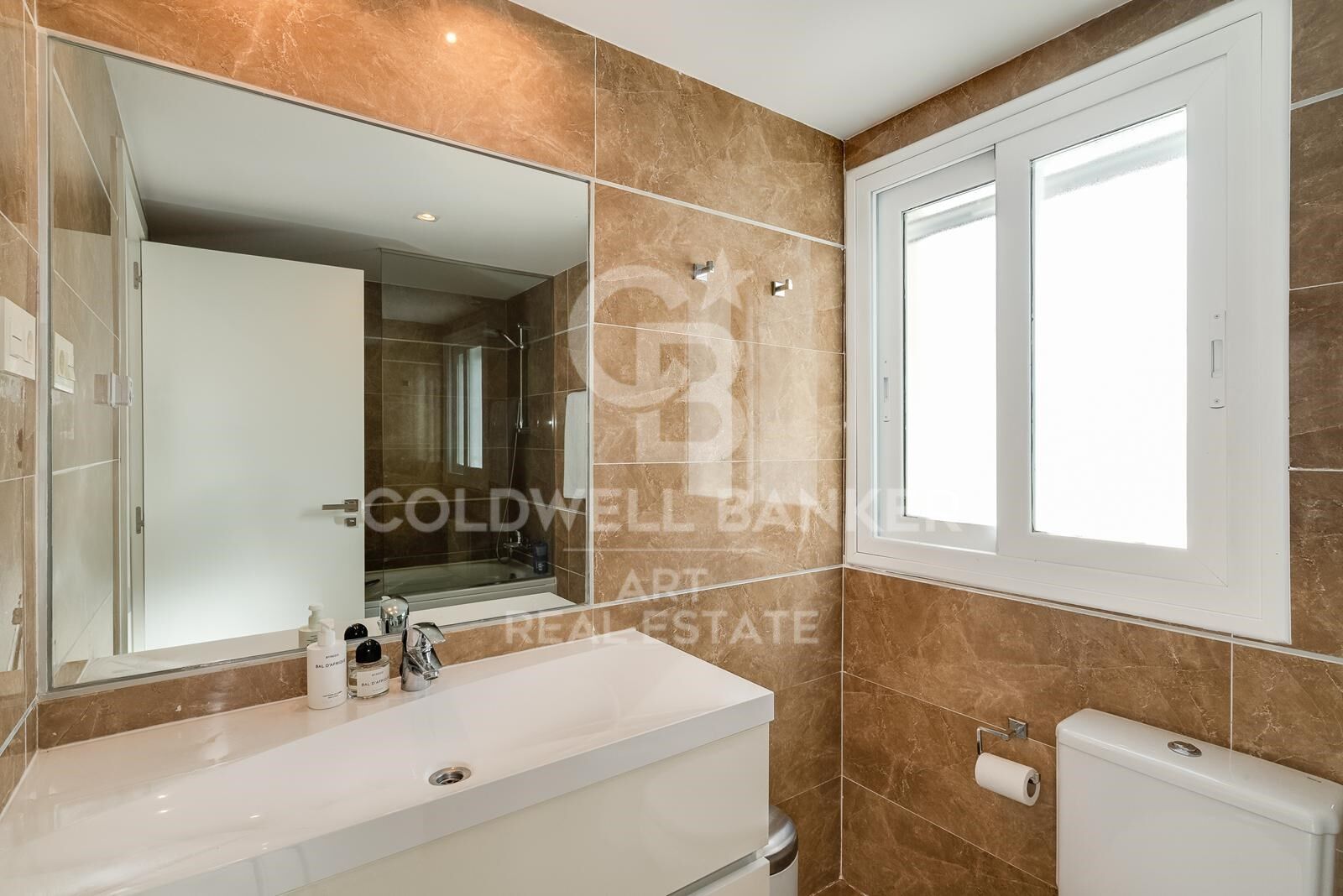 Elegant apartment with panoramic sea views in La Quinta, Benahavís