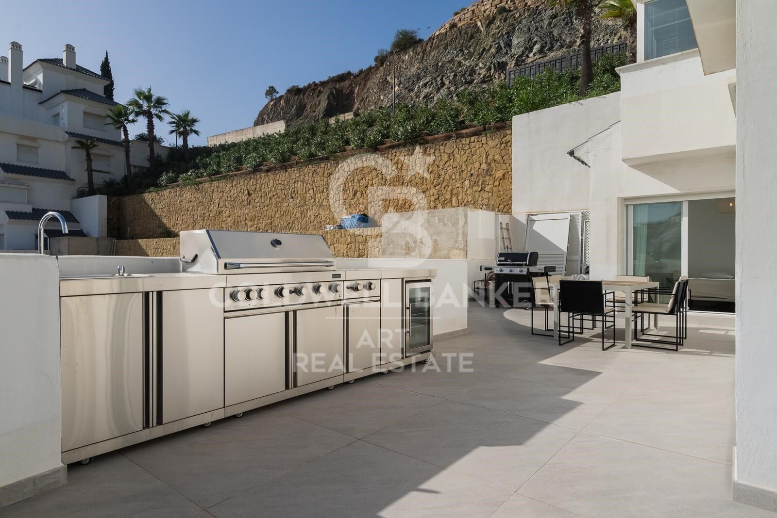 Elegant apartment with panoramic sea views in La Quinta, Benahavís