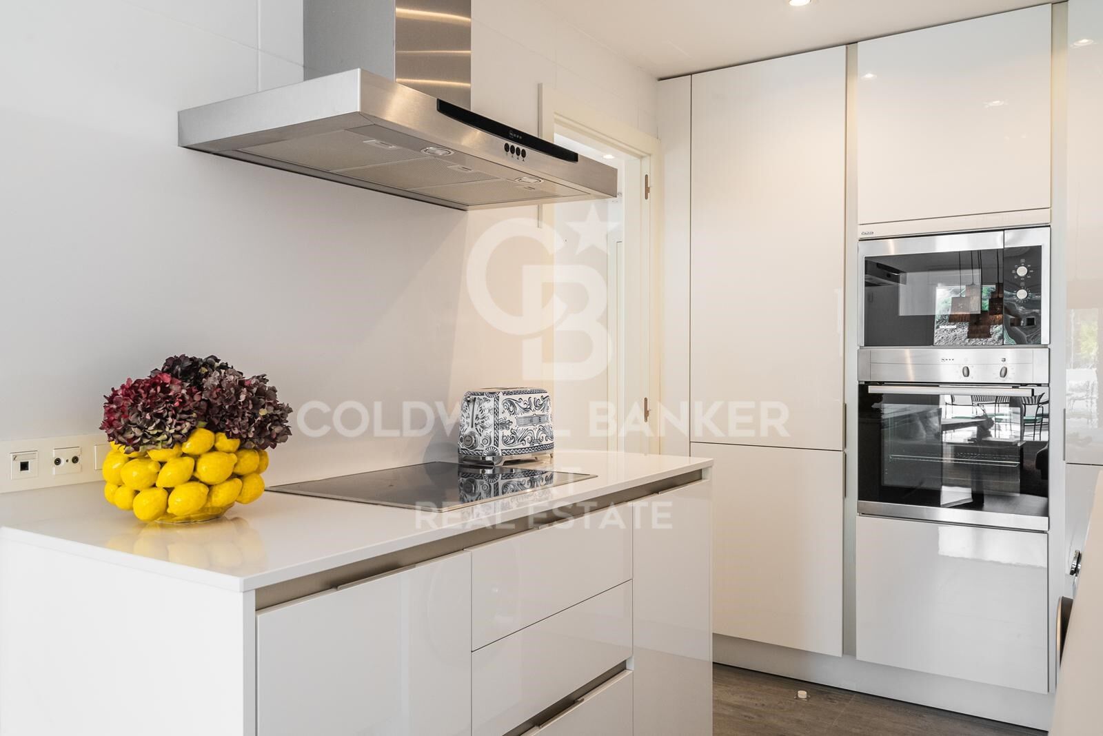 Elegant apartment with panoramic sea views in La Quinta, Benahavís