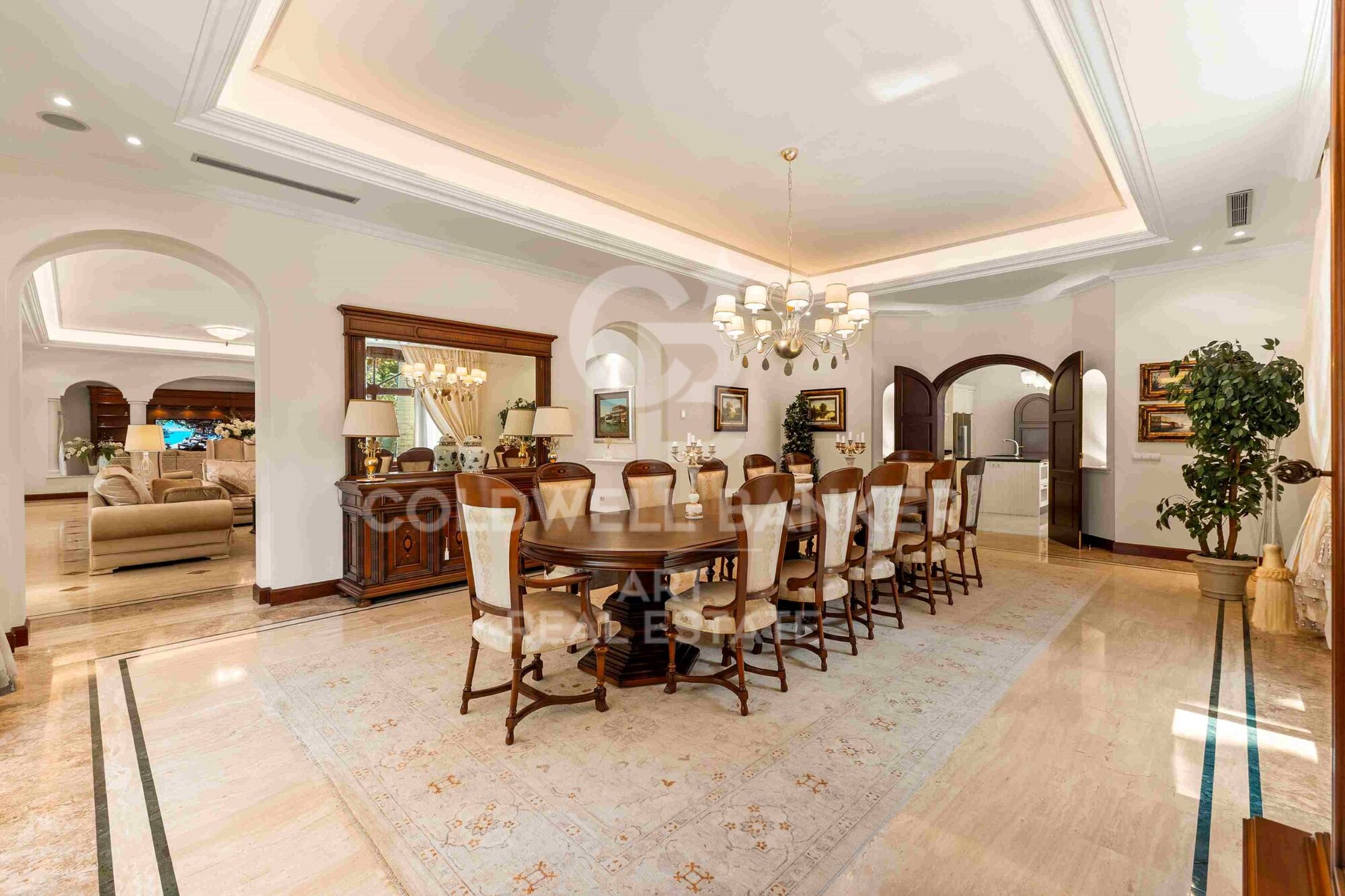 Elegant beachside villa on a rare 5,000 m² plot in Guadalmina Baja